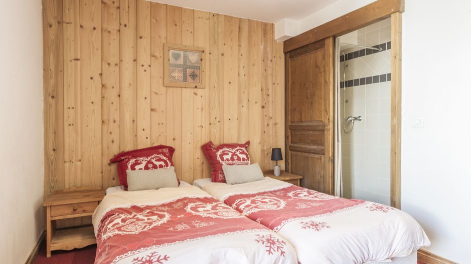 Chalet Geffriand: Schlafzimmer mit Doppelbett