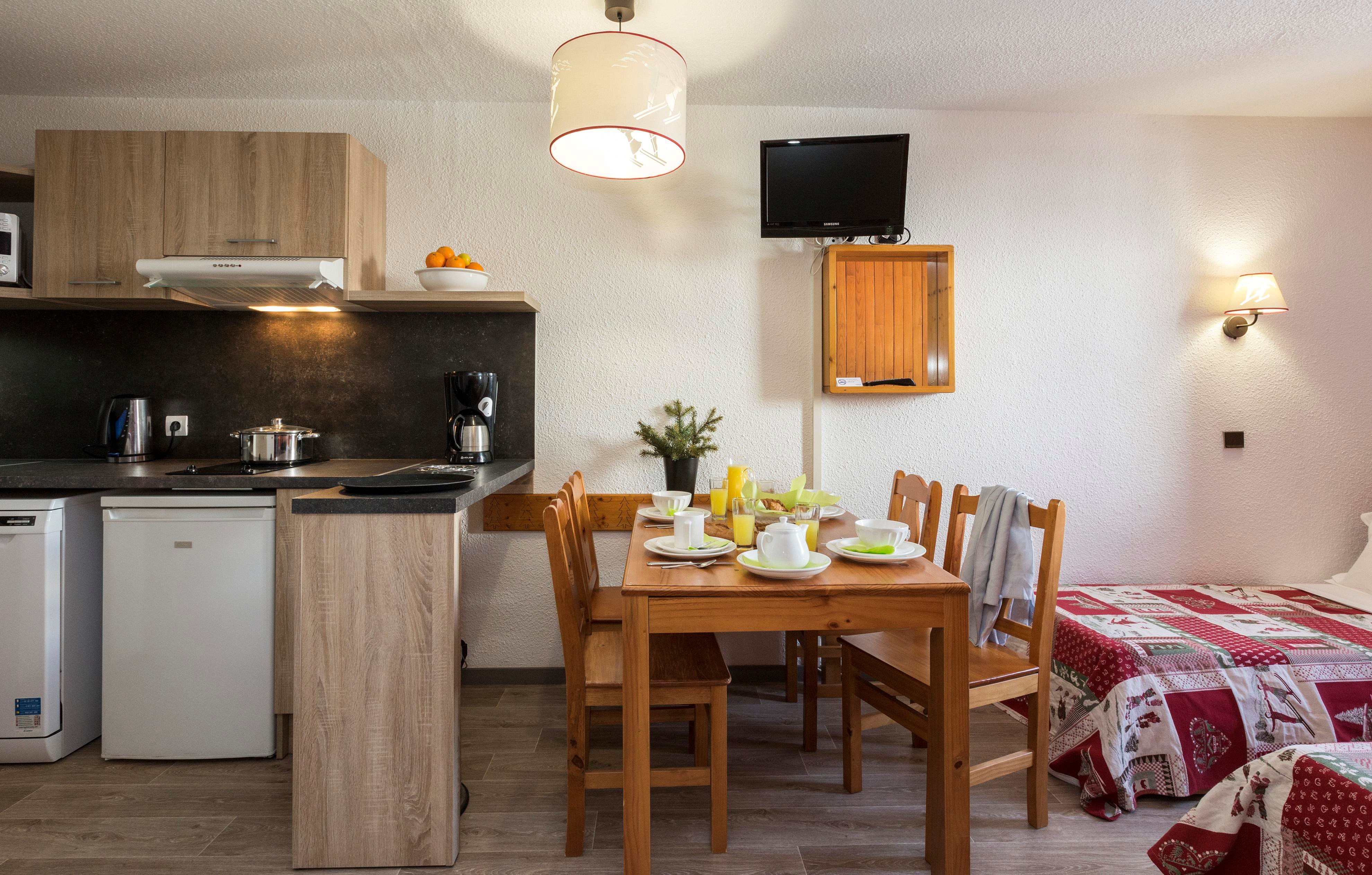 Le Hameau du Mottaret in Méribel: Appartementküche - Beispiel