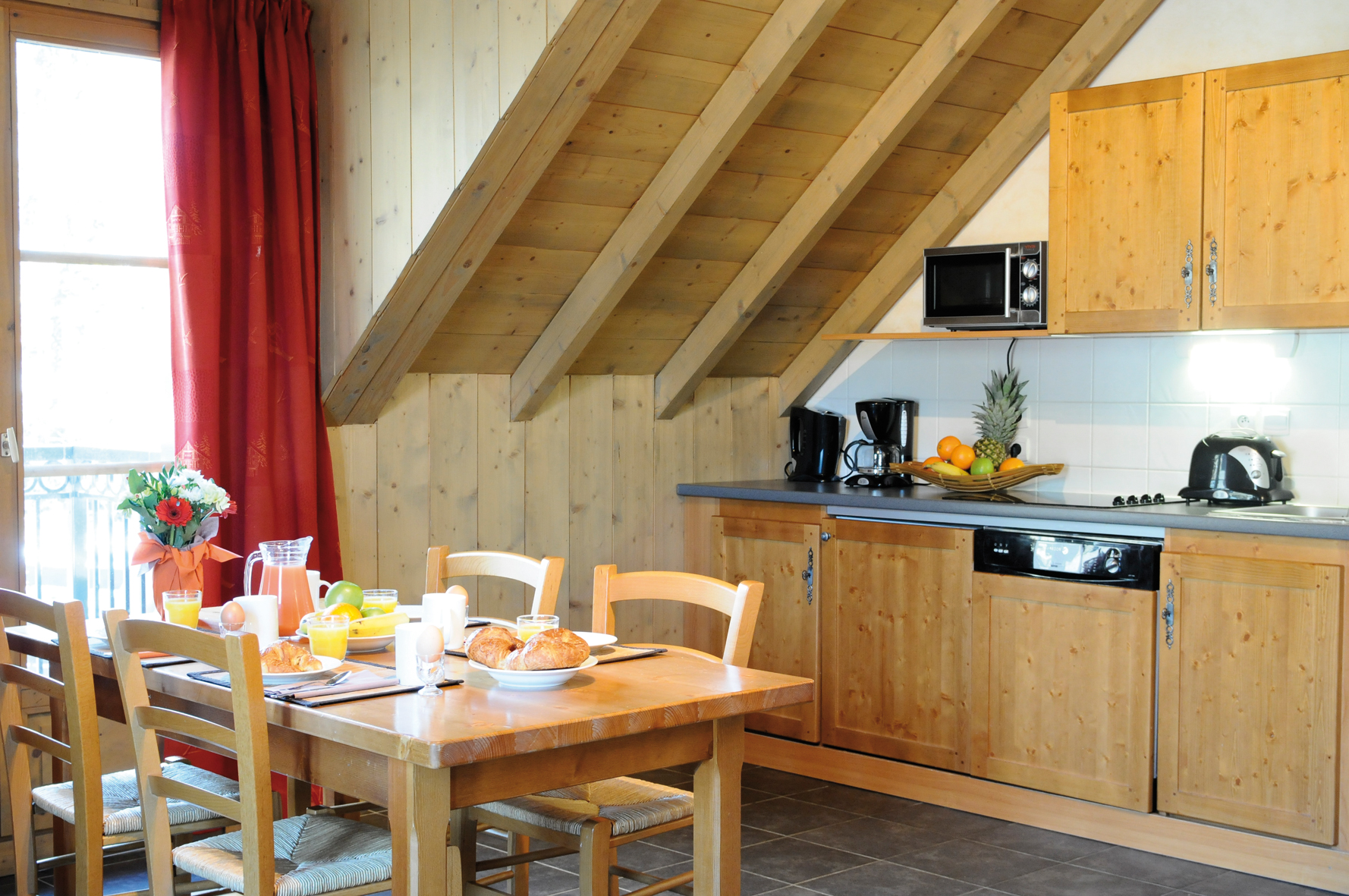 Residenz Les Arolles in St. Gervais: Küche (Beispiel)