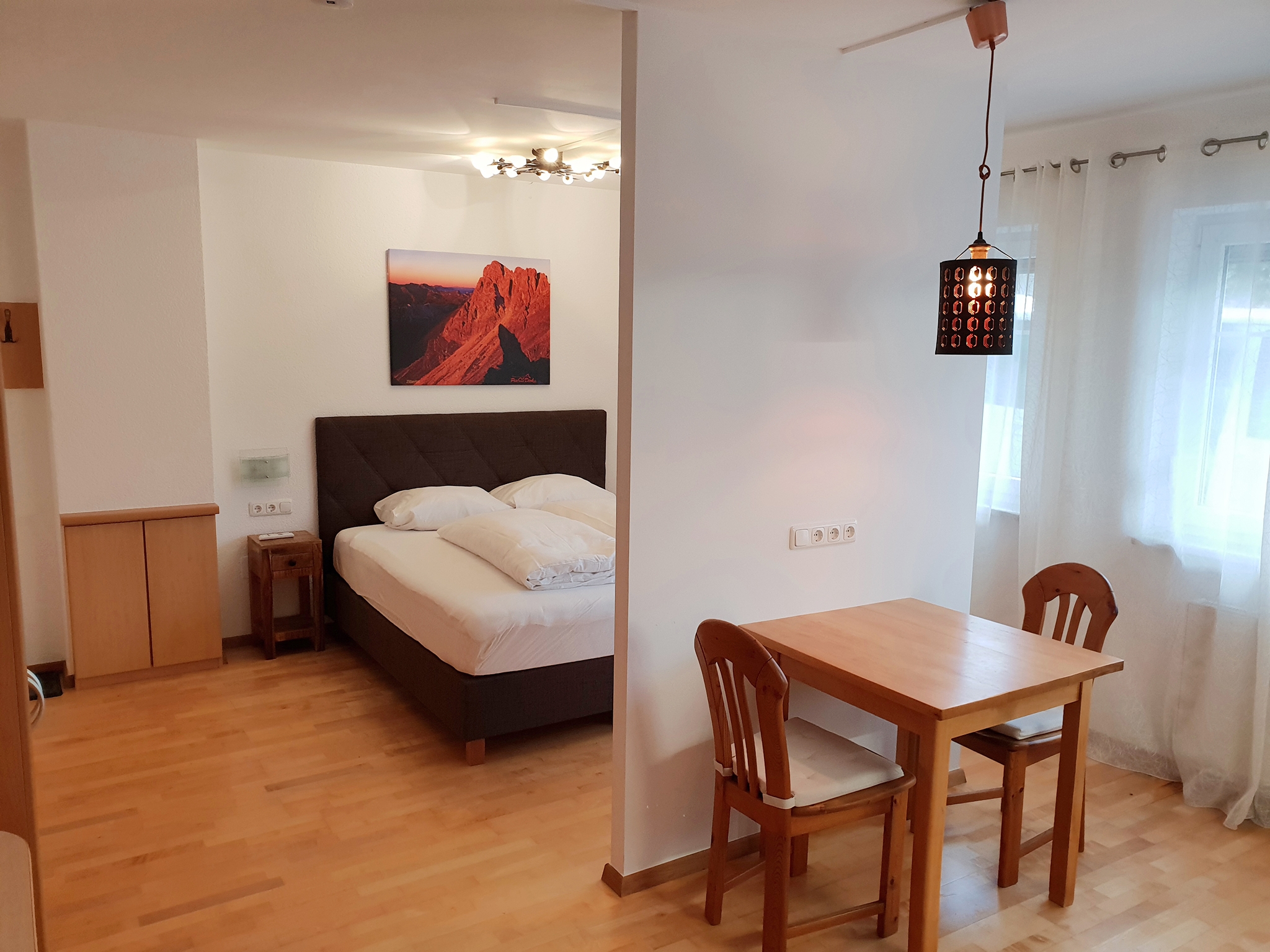 Appartementhaus Alpenjuwel: Komfort-Studio für 2 Personen - Doppelbett und Esstisch
