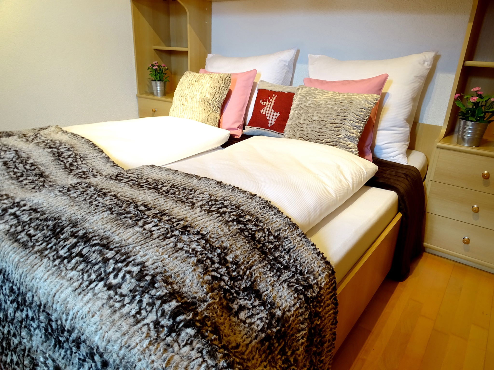 Appartementhaus Alpenjuwel: offene Komfort-Ferienwohnung für 11 Personen - Schlafzimmer
