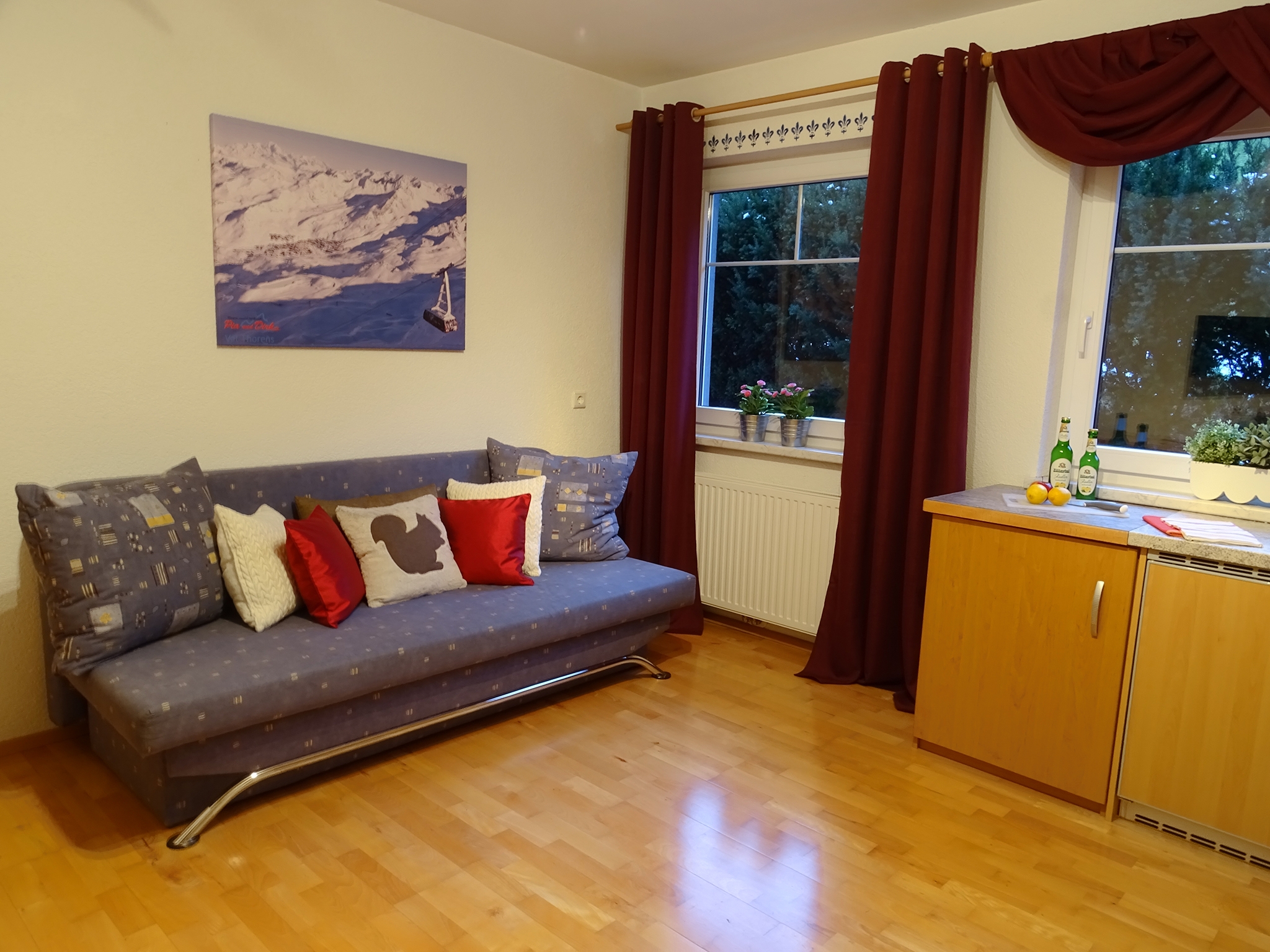 Appartementhaus Alpenjuwel: offene Komfort-Ferienwohnung für 11 Personen - Schlafcouch im Wohnbereich