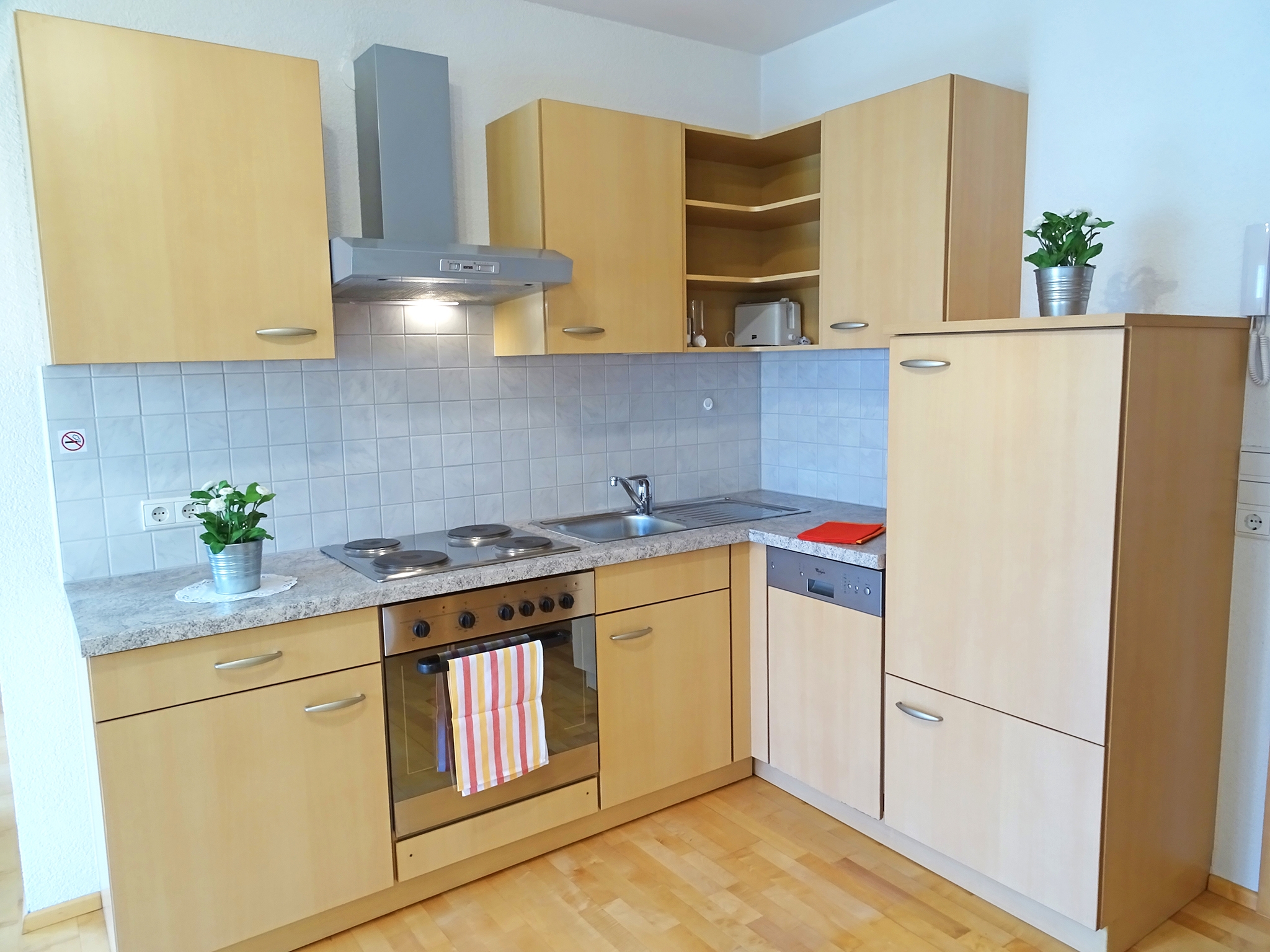 Appartementhaus Alpenjuwel: offene Komfort-Ferienwohnung für 11 Personen - Küchenzeile