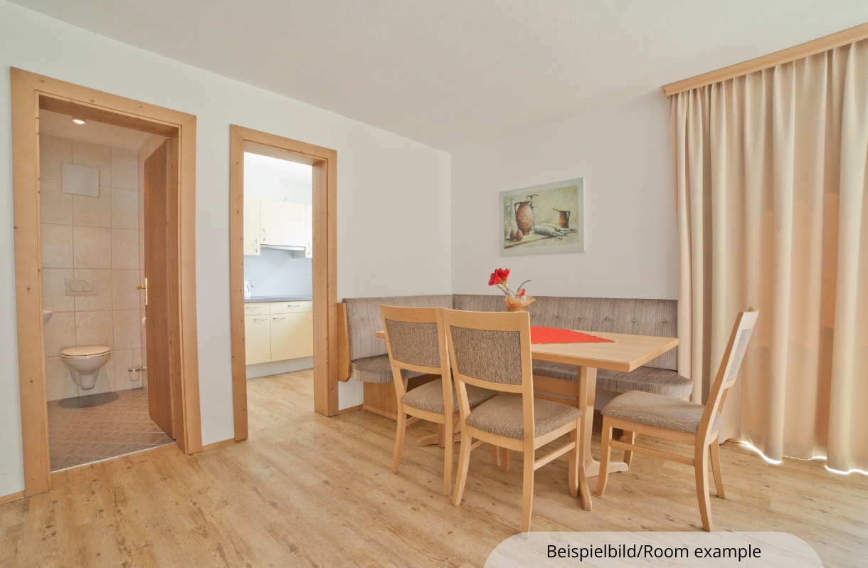 Appartementhaus Alpenperle: Appartement für 7-8 Personen - Wohnbereich mit Esstisch (Beispiel)