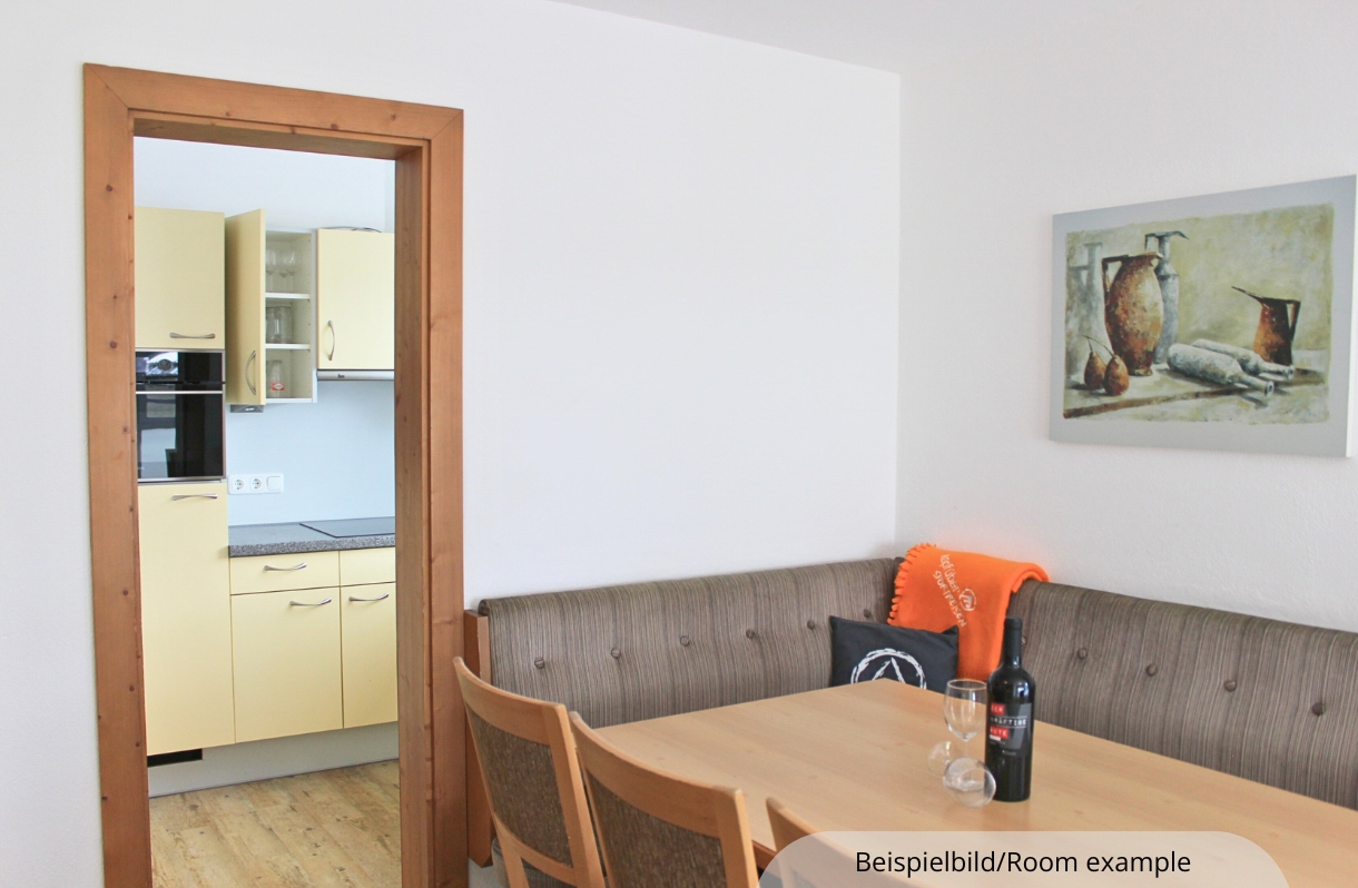 Appartementhaus Alpenperle: Appartement für 7-8 Personen - Küchenzeile und Esstisch (Beispiel)