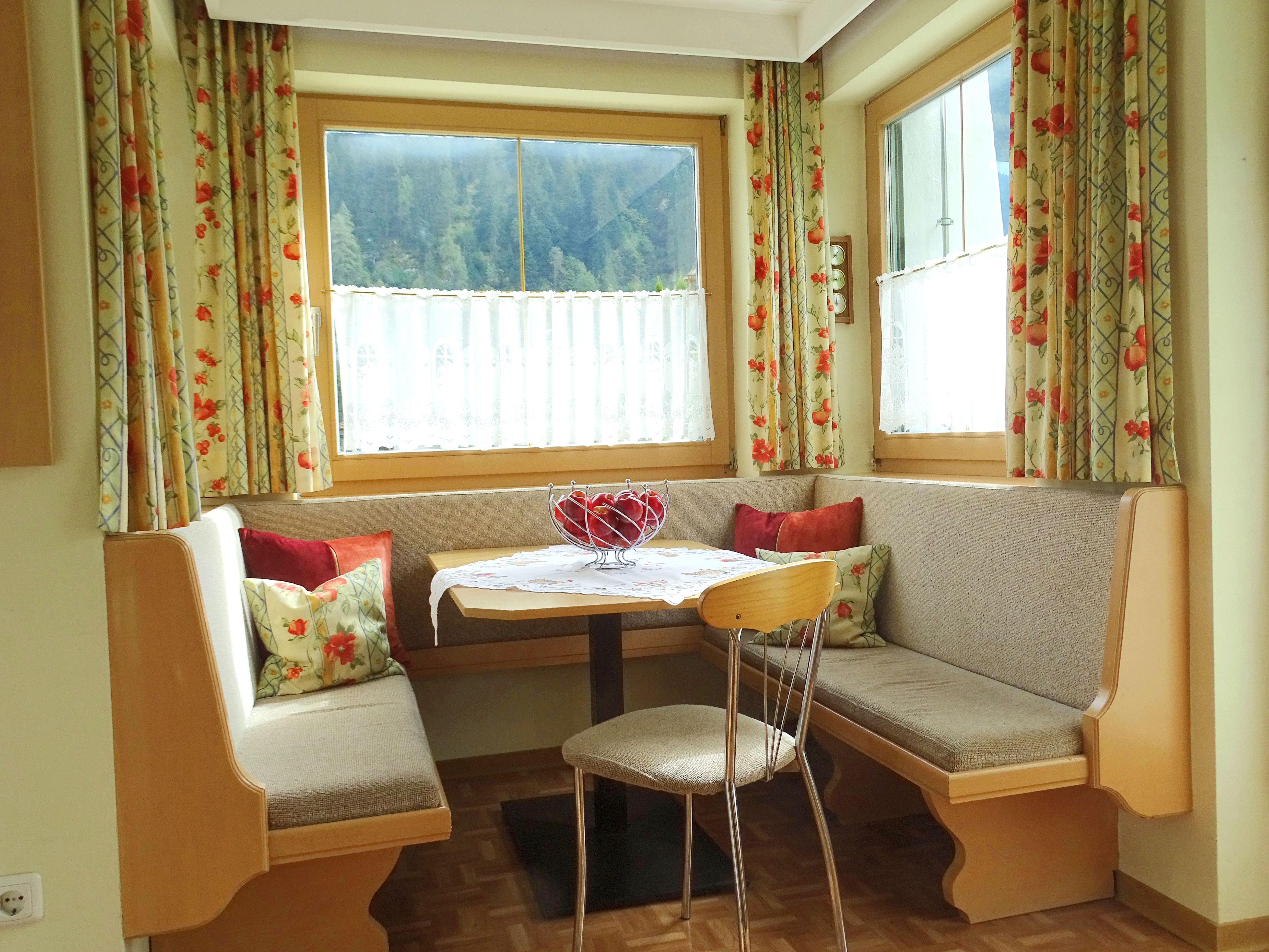Appartementhaus Zillertal: Ferienwohnung für 3 Personen - Essecke (Beispiel)