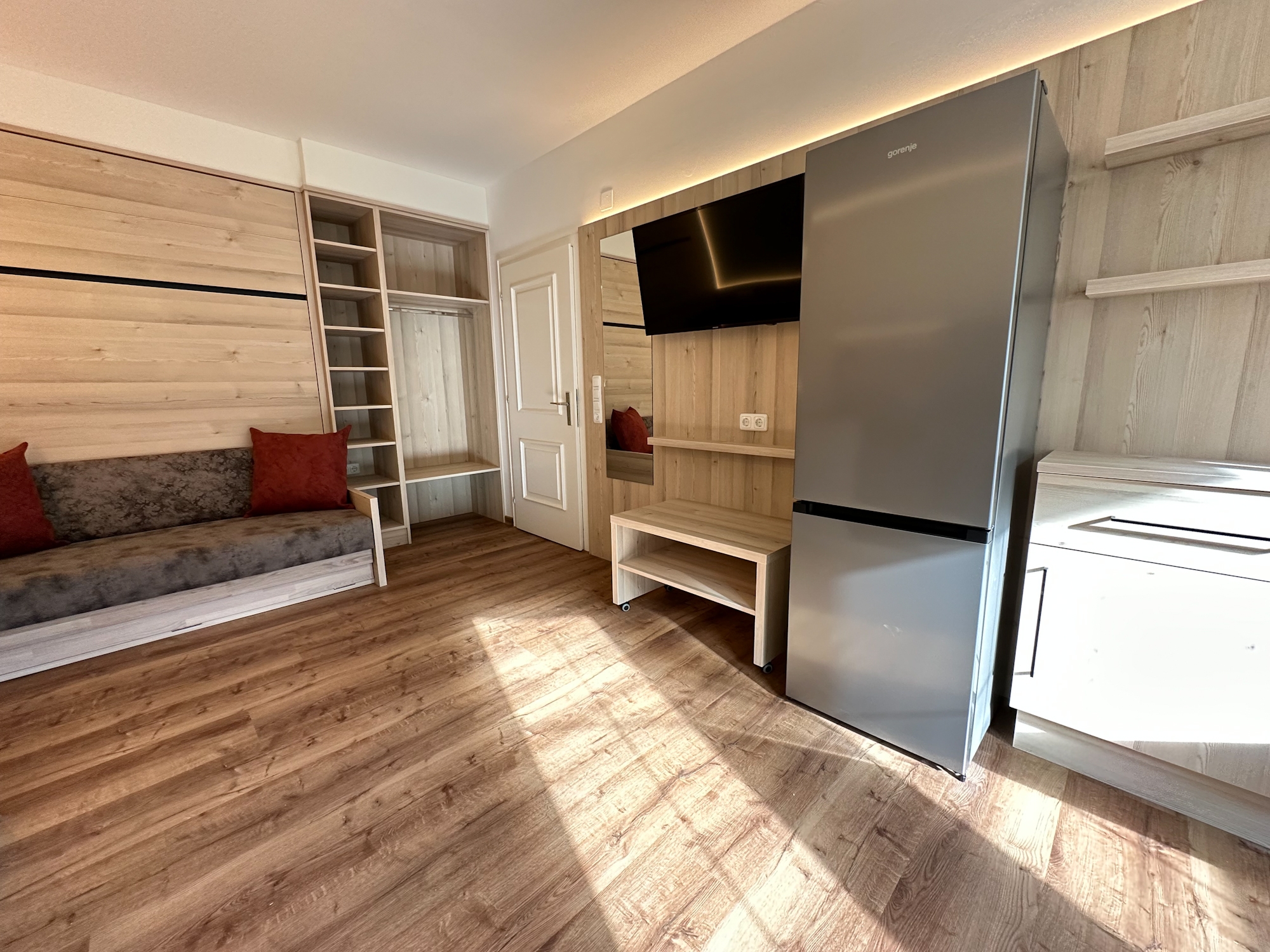 Appartementhaus Zillertal: Ferienwohnung Nr. 1 für 4 Personen - Wohn- und Schlafbereich