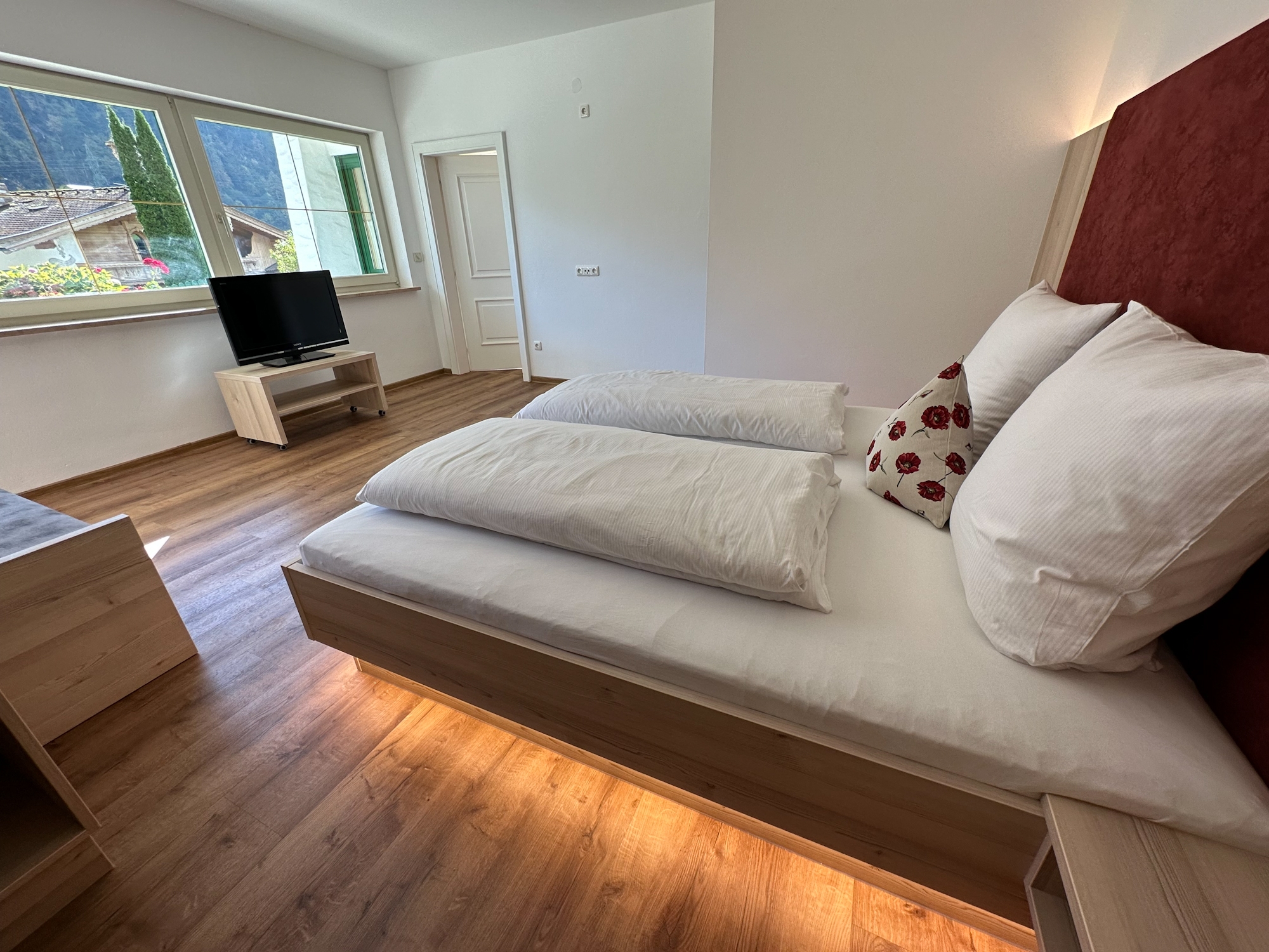 Appartementhaus Zillertal: Ferienwohnung Nr. 2 für 4 Personen - Doppelbett