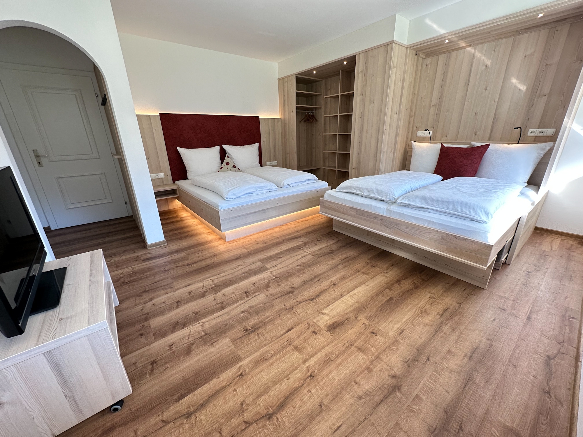 Appartementhaus Zillertal: Ferienwohnung Nr. 2 - Schlafzimmer