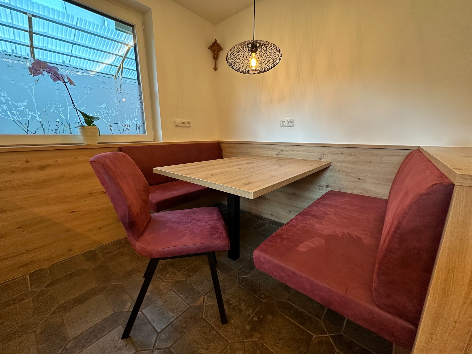 Appartementhaus Zillertal: Ferienwohnung Nr. 4 - Sitzecke in der Küche
