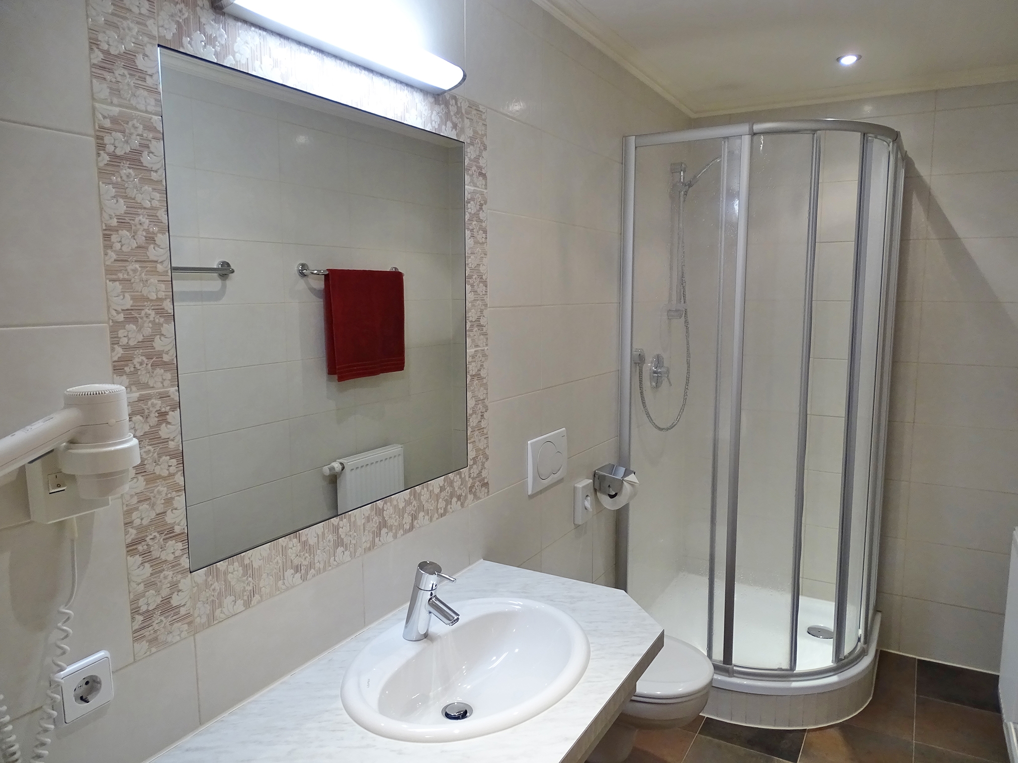 Appartements Windschnur: Appartement Akelei für 6 Personen - Badezimmer mit Dusche