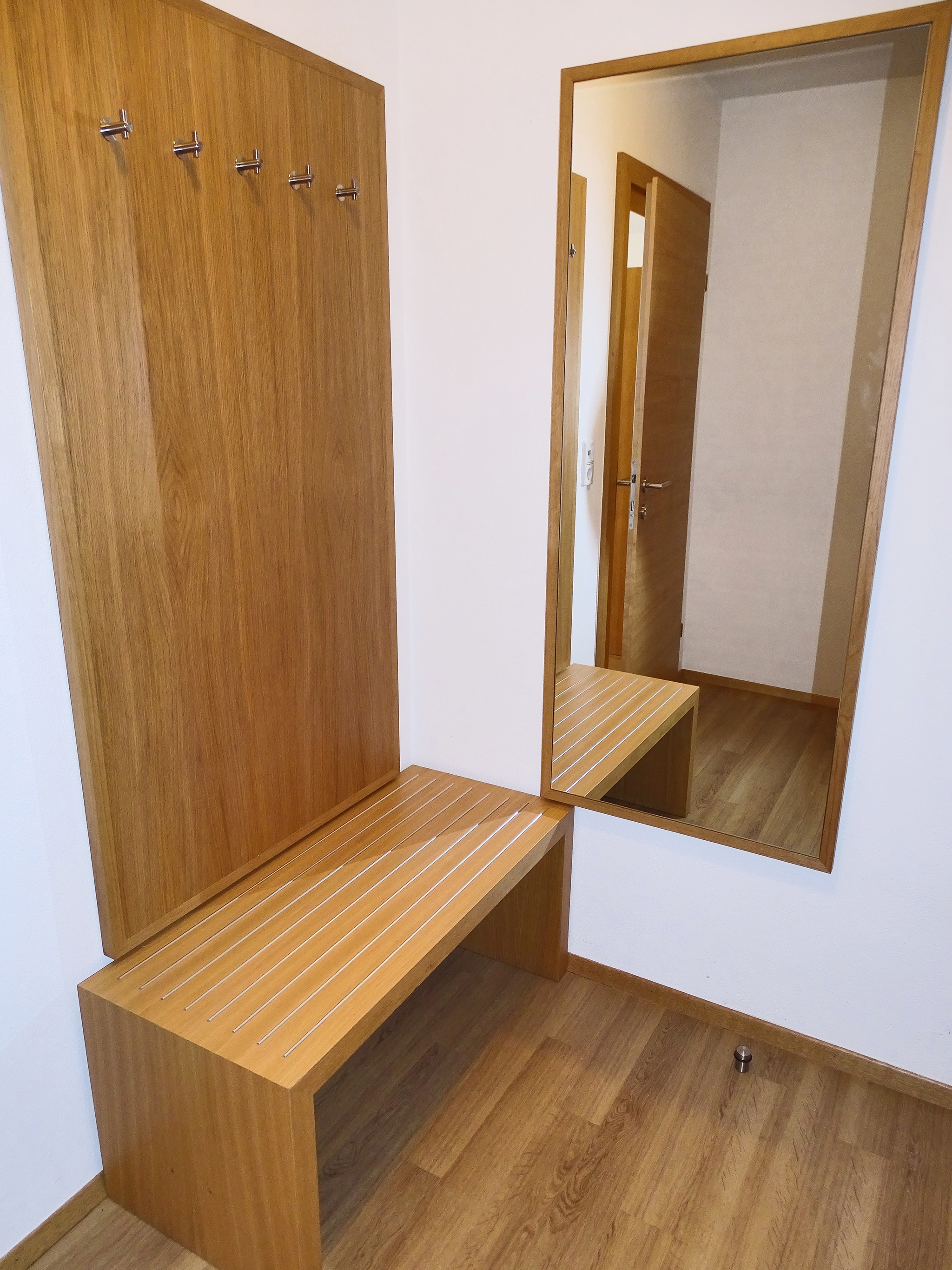 Appartements Windschnur: Appartement Edelweiss Deluxe für 4 Personen - Garderobe (Beispiel)