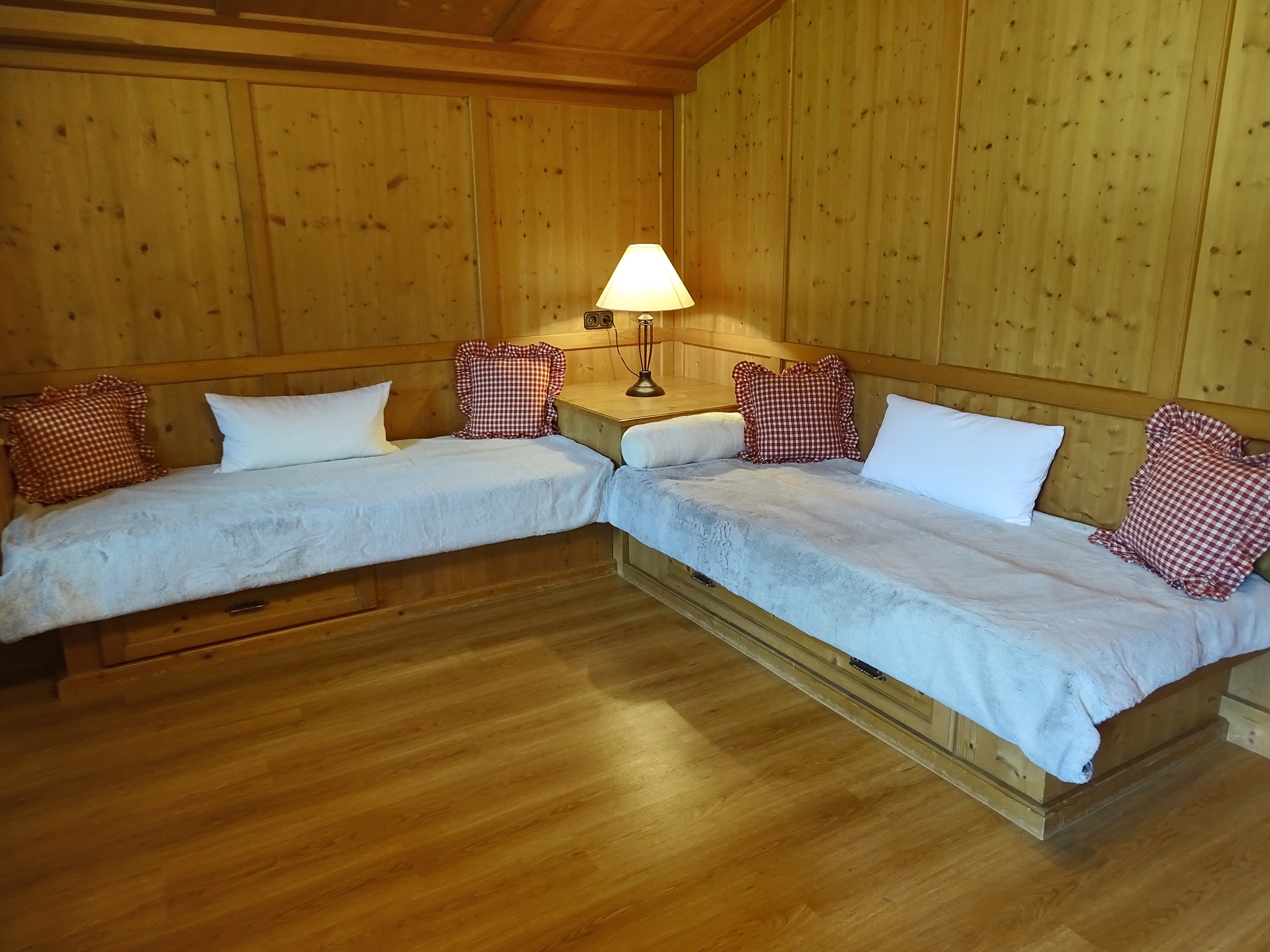 Appartements Windschnur: Appartement Arnika Komfort für 4 Personen - 2 Einzelbetten im Wohnbereich (Beispiel)