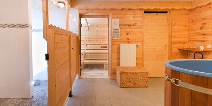 Sportclub Les Fontanettes: Saunabereich mit Tauchbecken