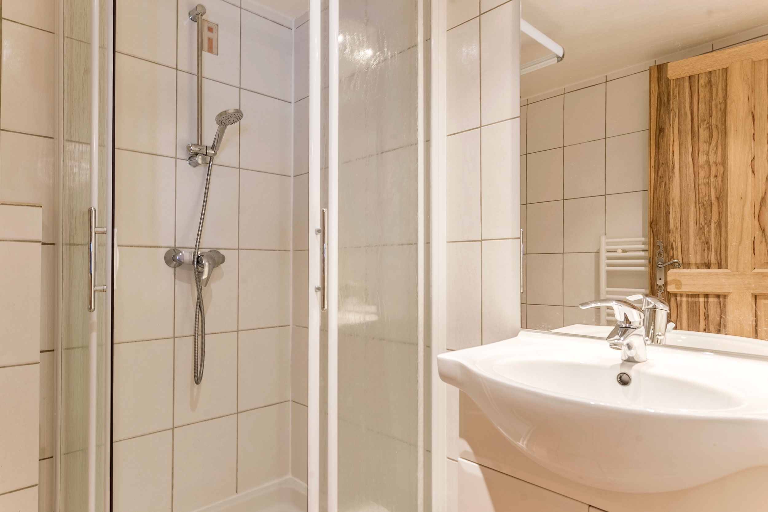 Chalet Acacia: Appartement 2 für 10 Personen - Badezimmer