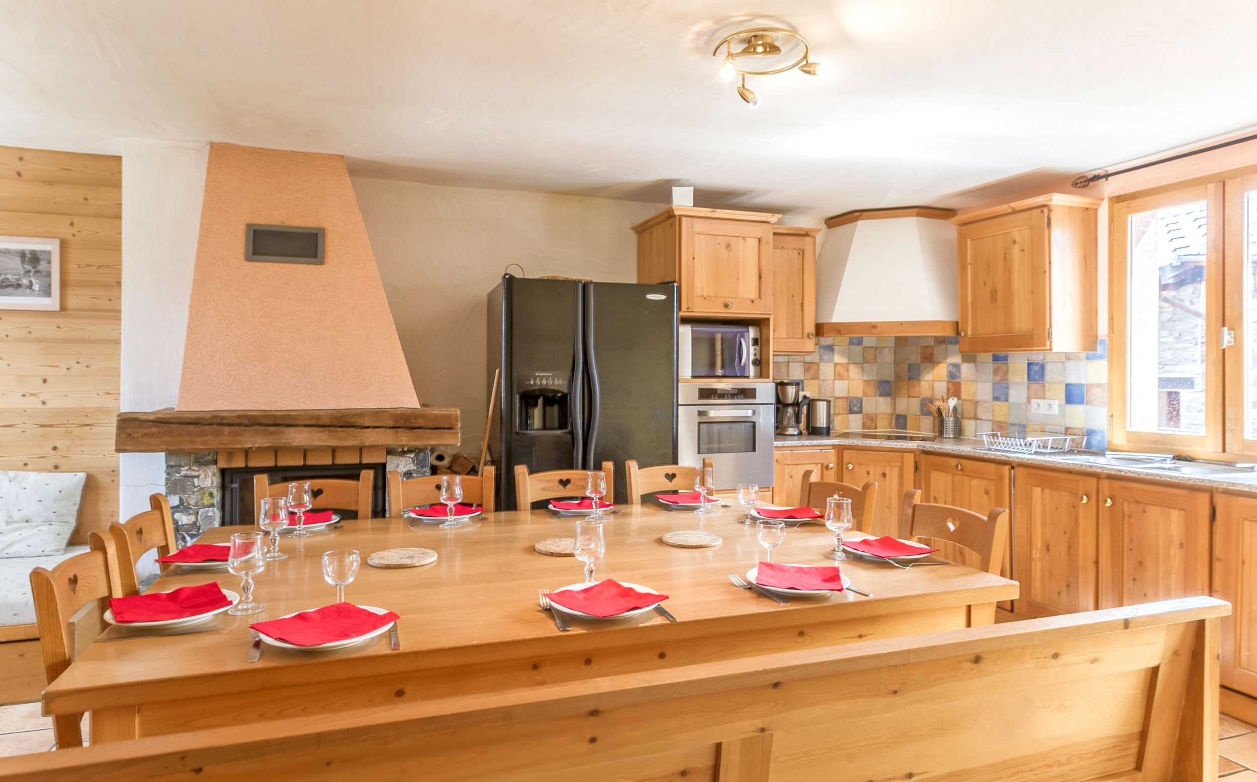 Chalet Acacia: Appartement 3 für 10 Personen - Essbereich und Küche