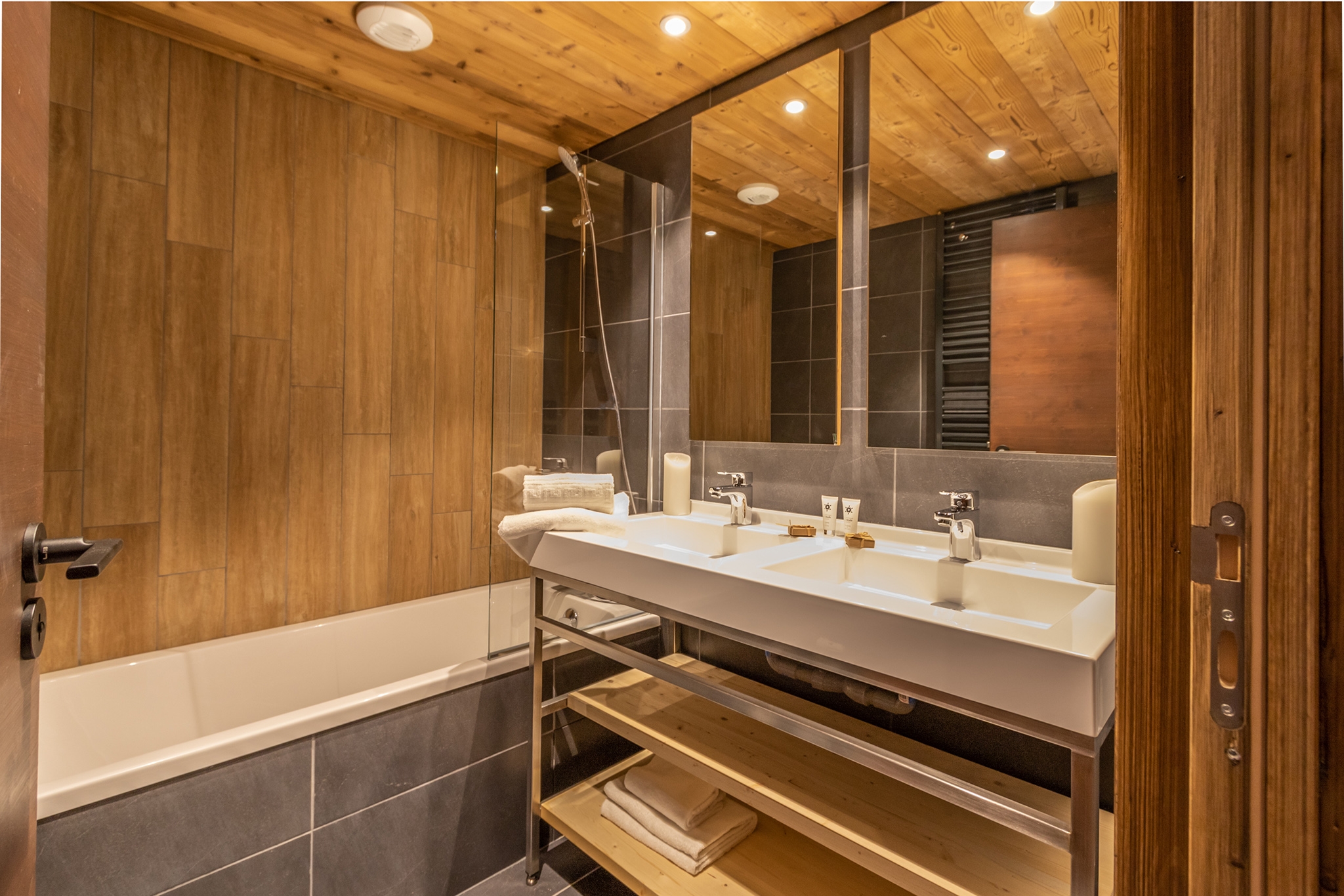 Chalet Altitude: Appartement für 8 Personen - Bad (Beispiel)