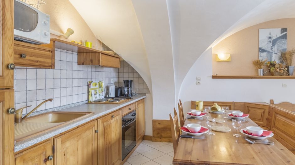 Chalet Balcons Acacia: Appartement 2 für 4 Personen - Küche und Essbereich