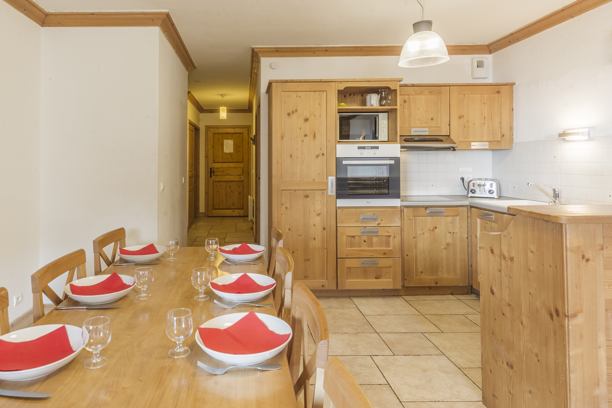 Chalet Dame Blanche: Appartement 12 für 8 Personen - Essbereich und Küche
