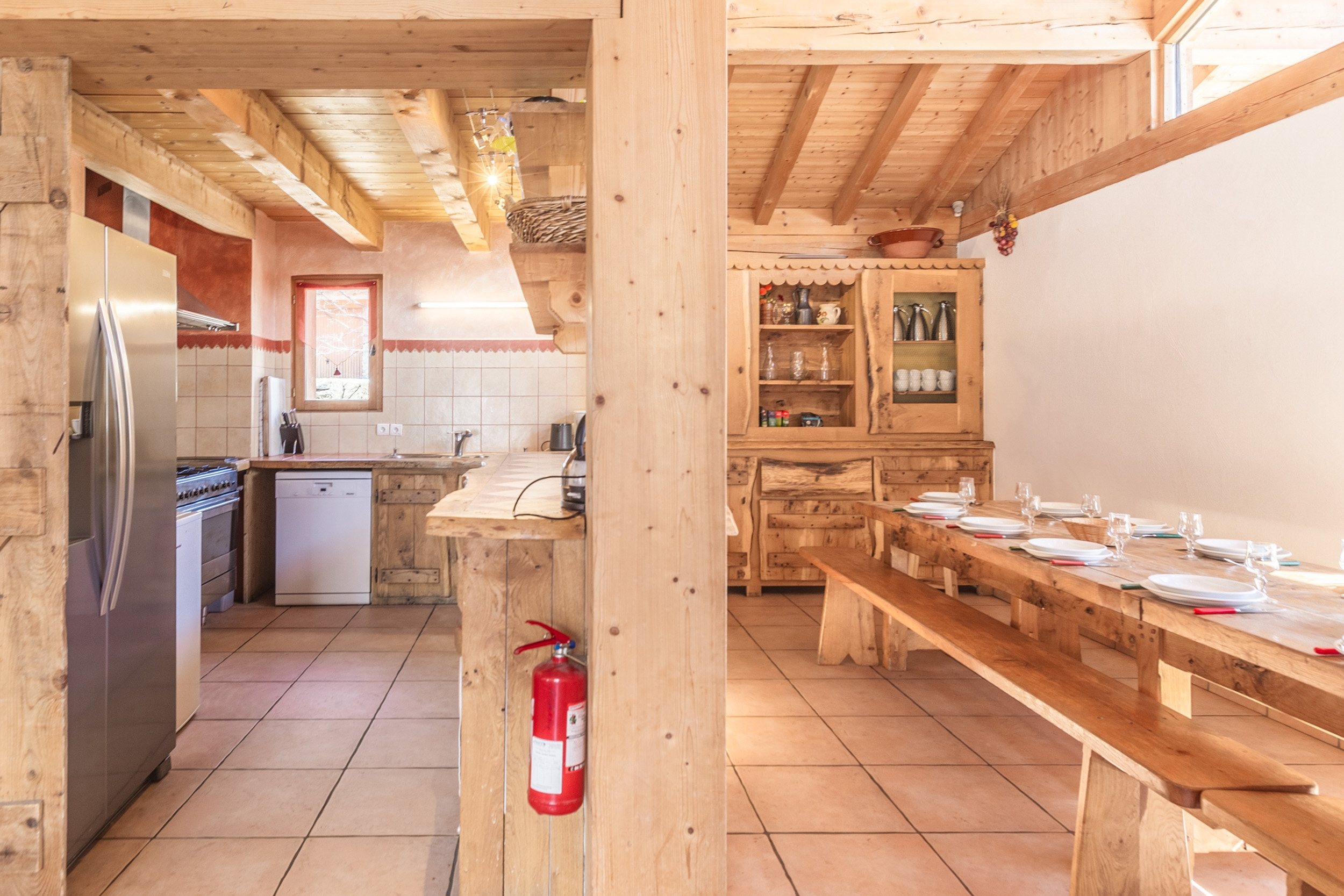 Chalet Gran Koute: Essbereich und Küche