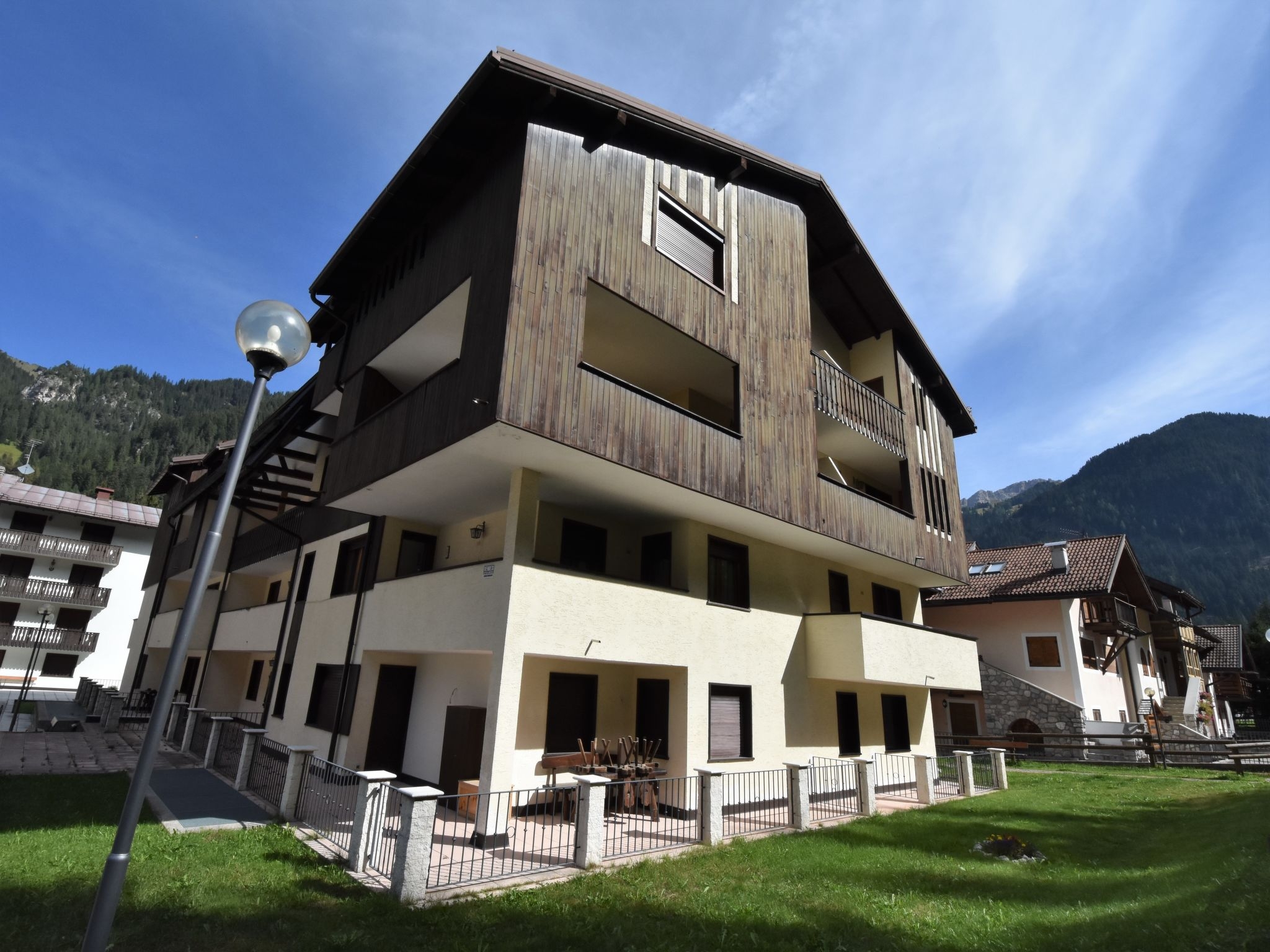 Appartementhaus Des Alpes: Außenansicht Nr. 10