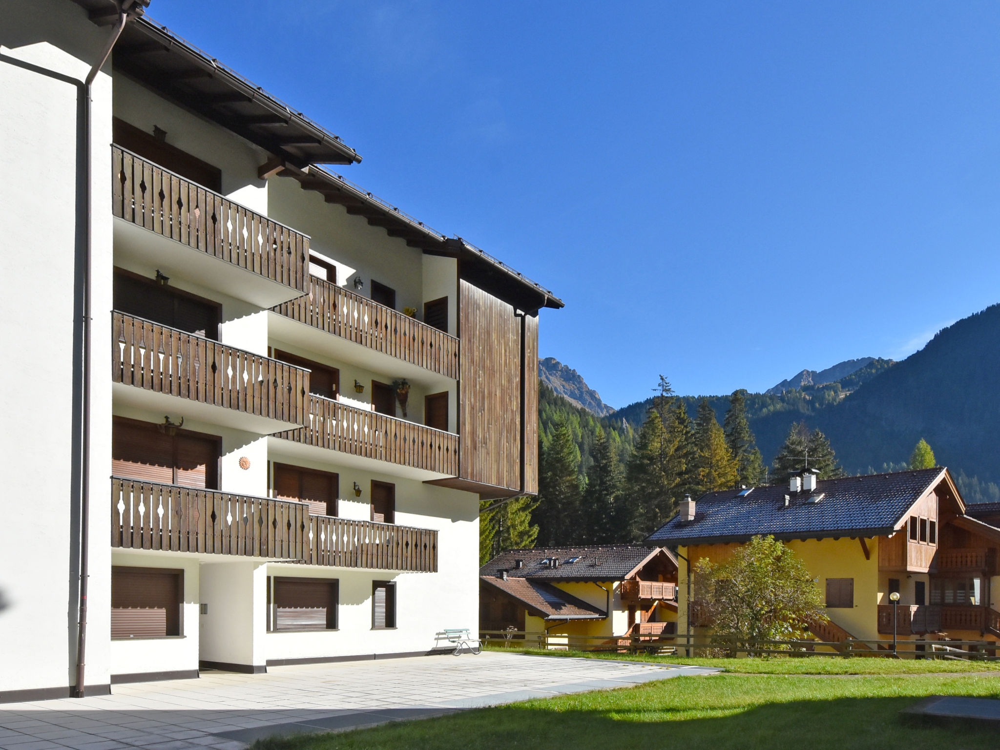 Appartementhaus Des Alpes: Außenansicht Nr. 10