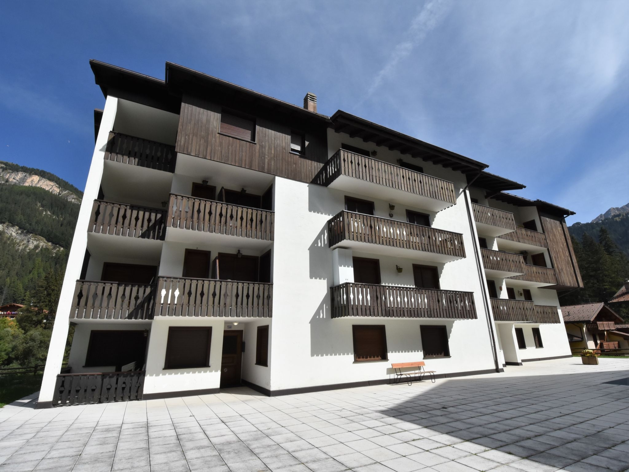 Appartementhaus Des Alpes: Außenansicht Nr. 12