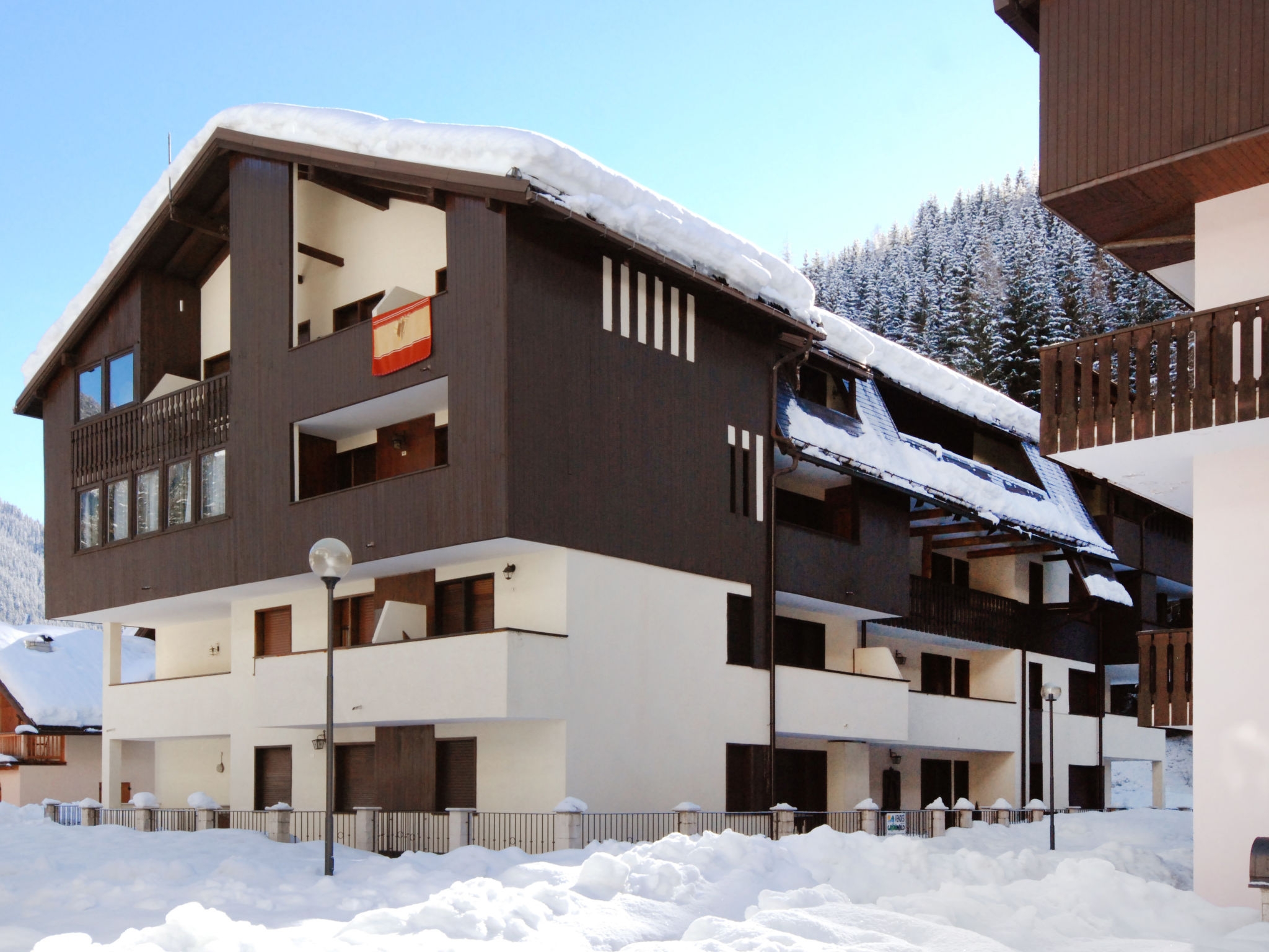 Appartementhaus Des Alpes: Außenansicht Nr. 4
