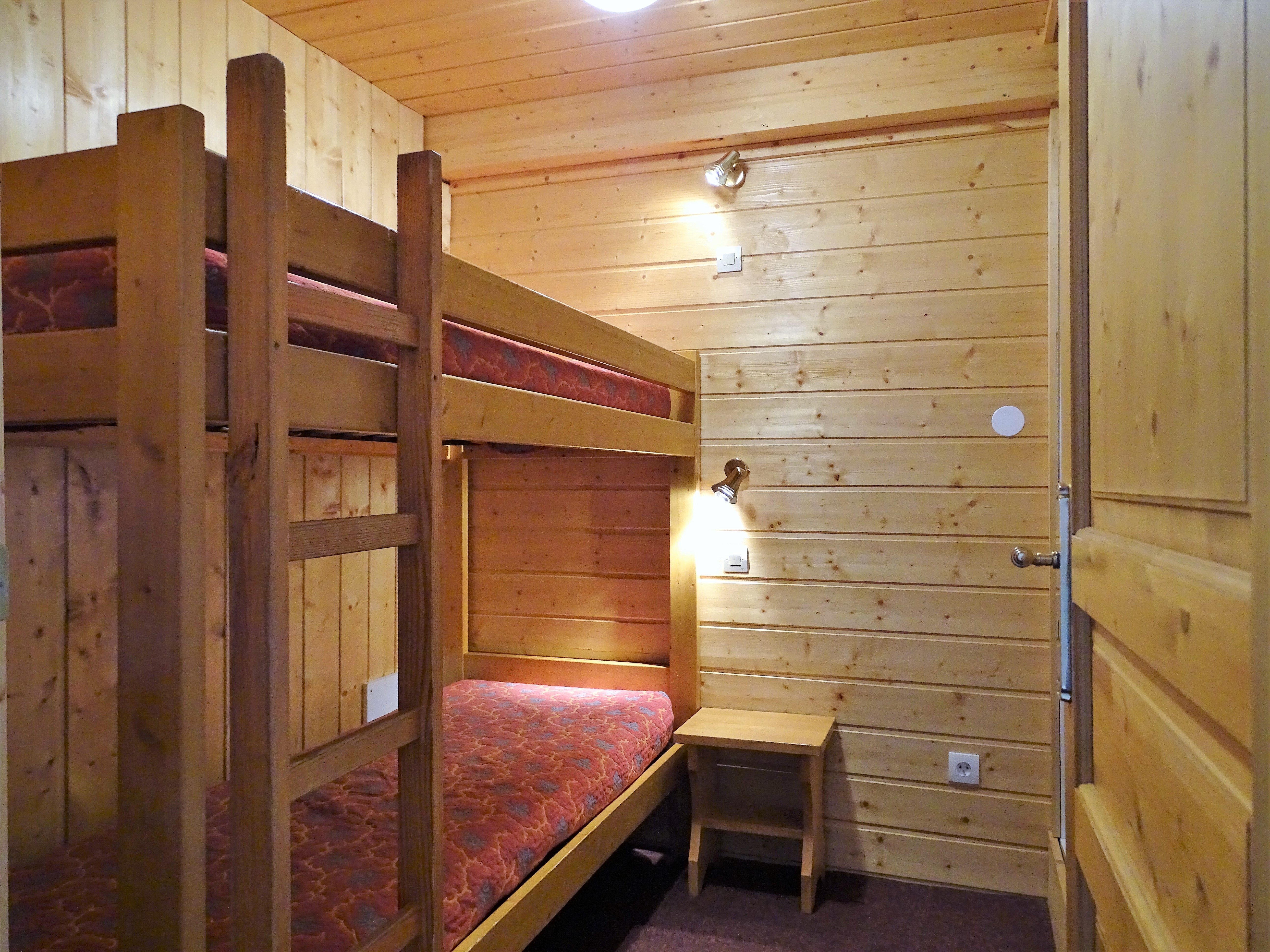 Zweibettzimmer mit Etagenbett