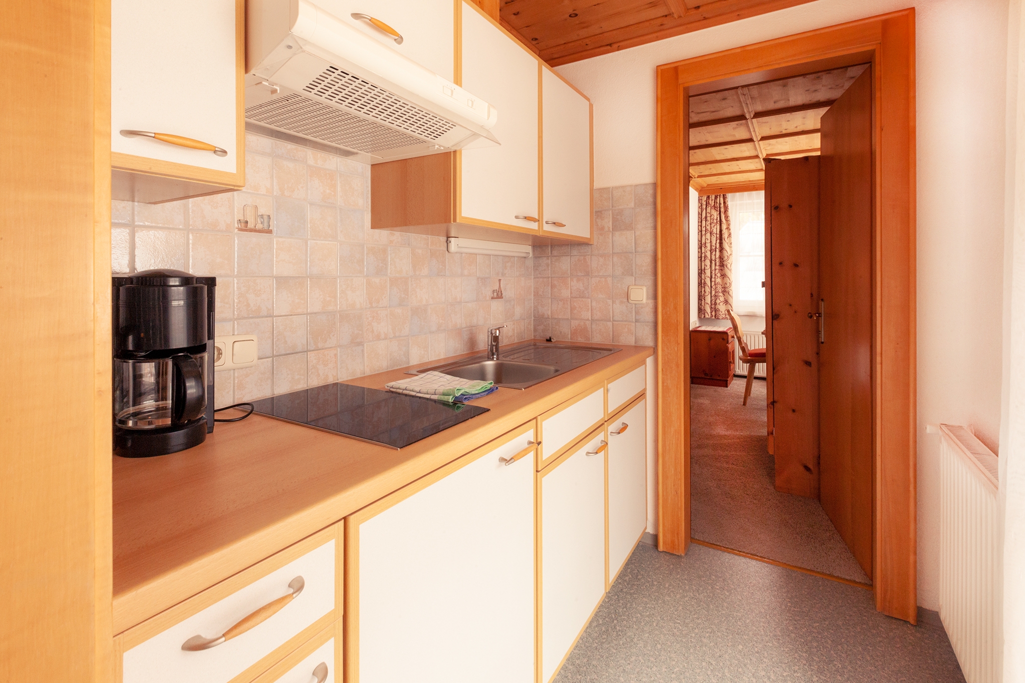 Edelweißhof Appartements: 2 Doppelzimmer für 4 Personen - Küchenzeile