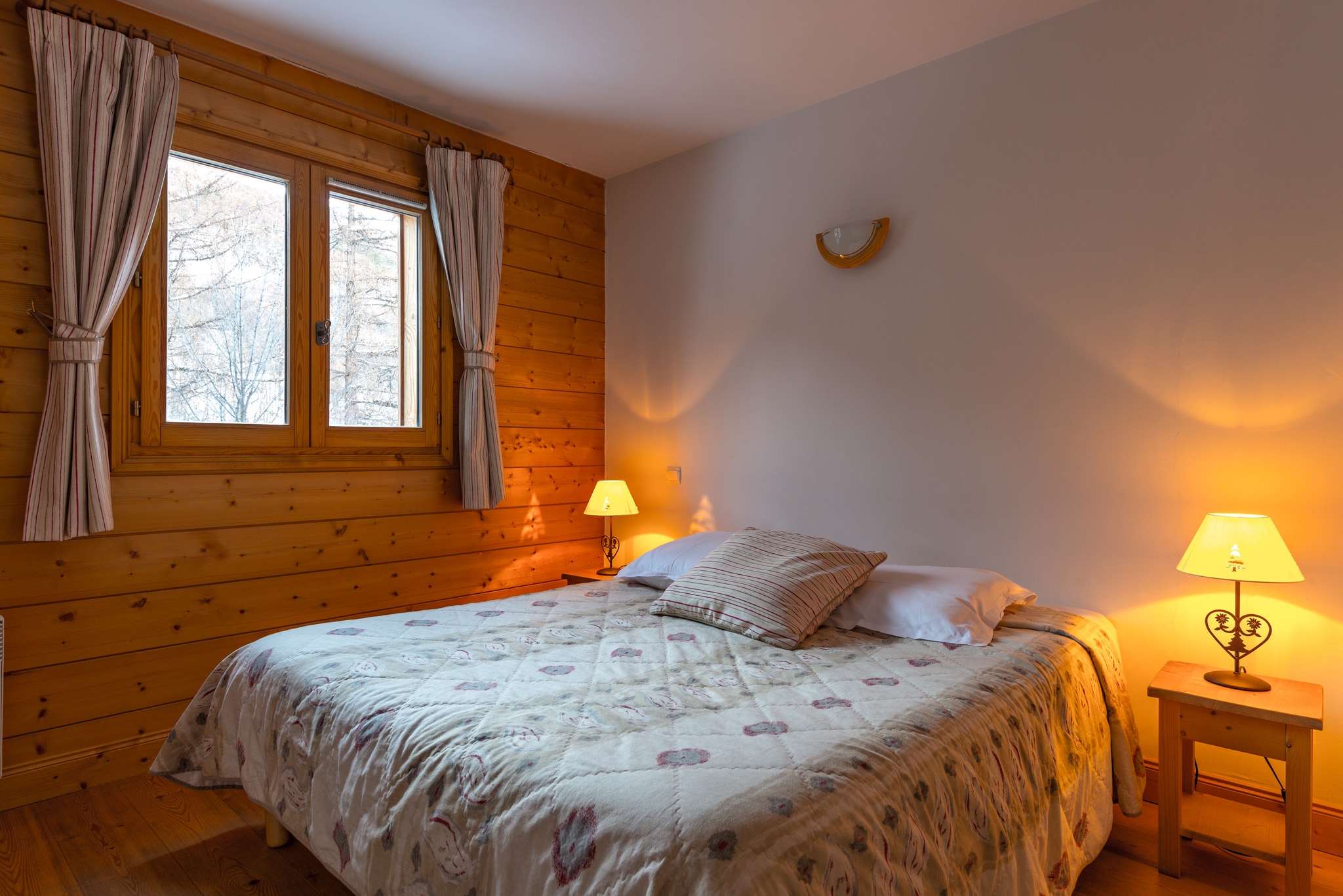 Le Hameau du Rocher Blanc: Schlafzimmer (Beispiel)