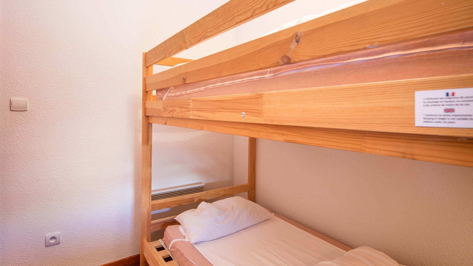 Les Chalets de la Ramoure in Valfréjus: Ferienwohnung für 6 Personen: Schlafzimmer (Beispiel)