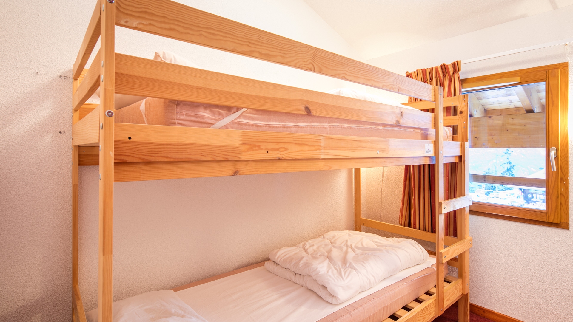 Les Chalets de la Ramoure in Valfréjus: Ferienwohnung für 6 Personen: Schlafzimmer (Beispiel)